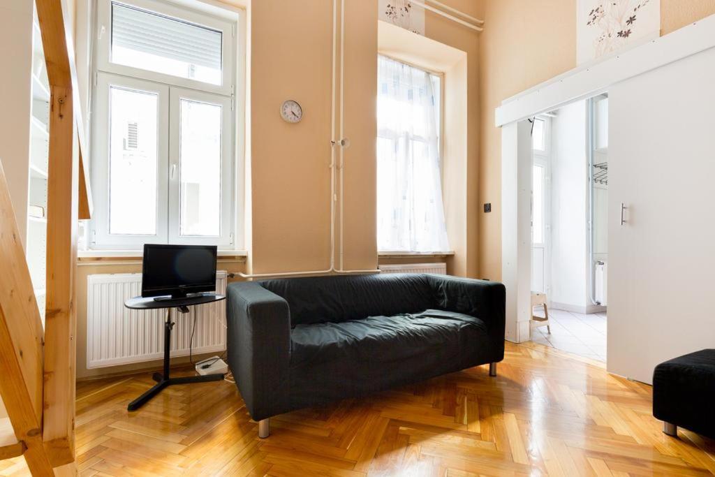 Szentkiralyi 5 - Double Basic In The City Center - Self-Check-In Budapest Bagian luar foto