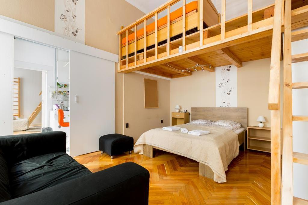 Szentkiralyi 5 - Double Basic In The City Center - Self-Check-In Budapest Bagian luar foto