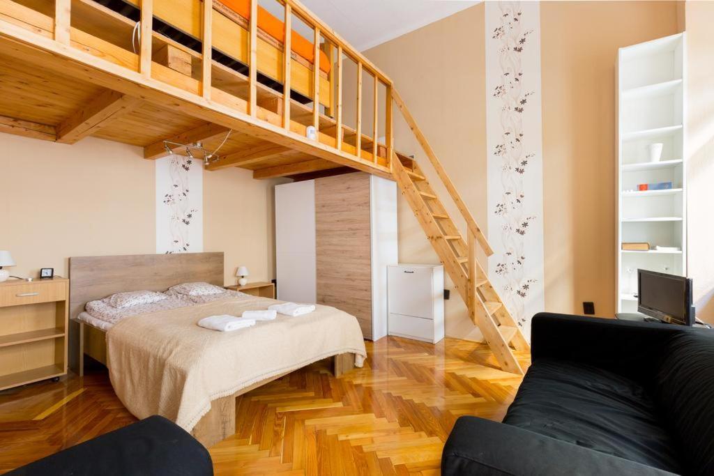 Szentkiralyi 5 - Double Basic In The City Center - Self-Check-In Budapest Bagian luar foto